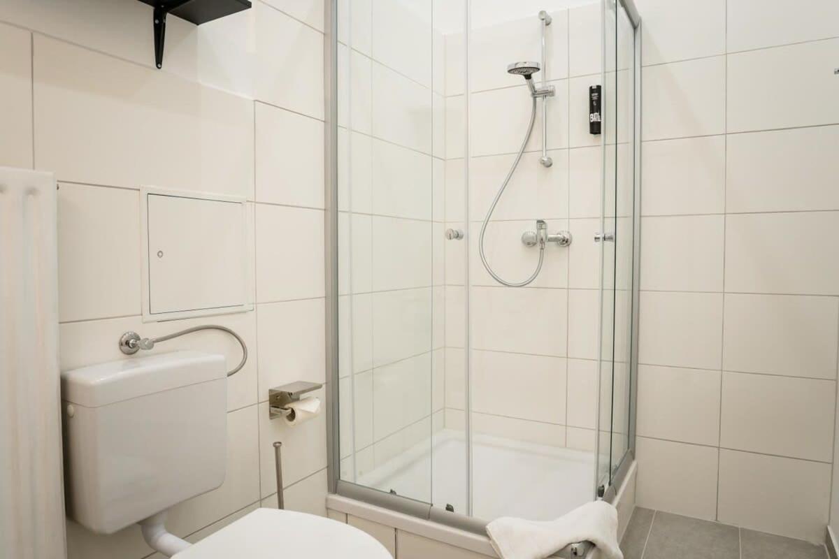Spacious 3br Ac Self Check-in Street Parking Apartment *